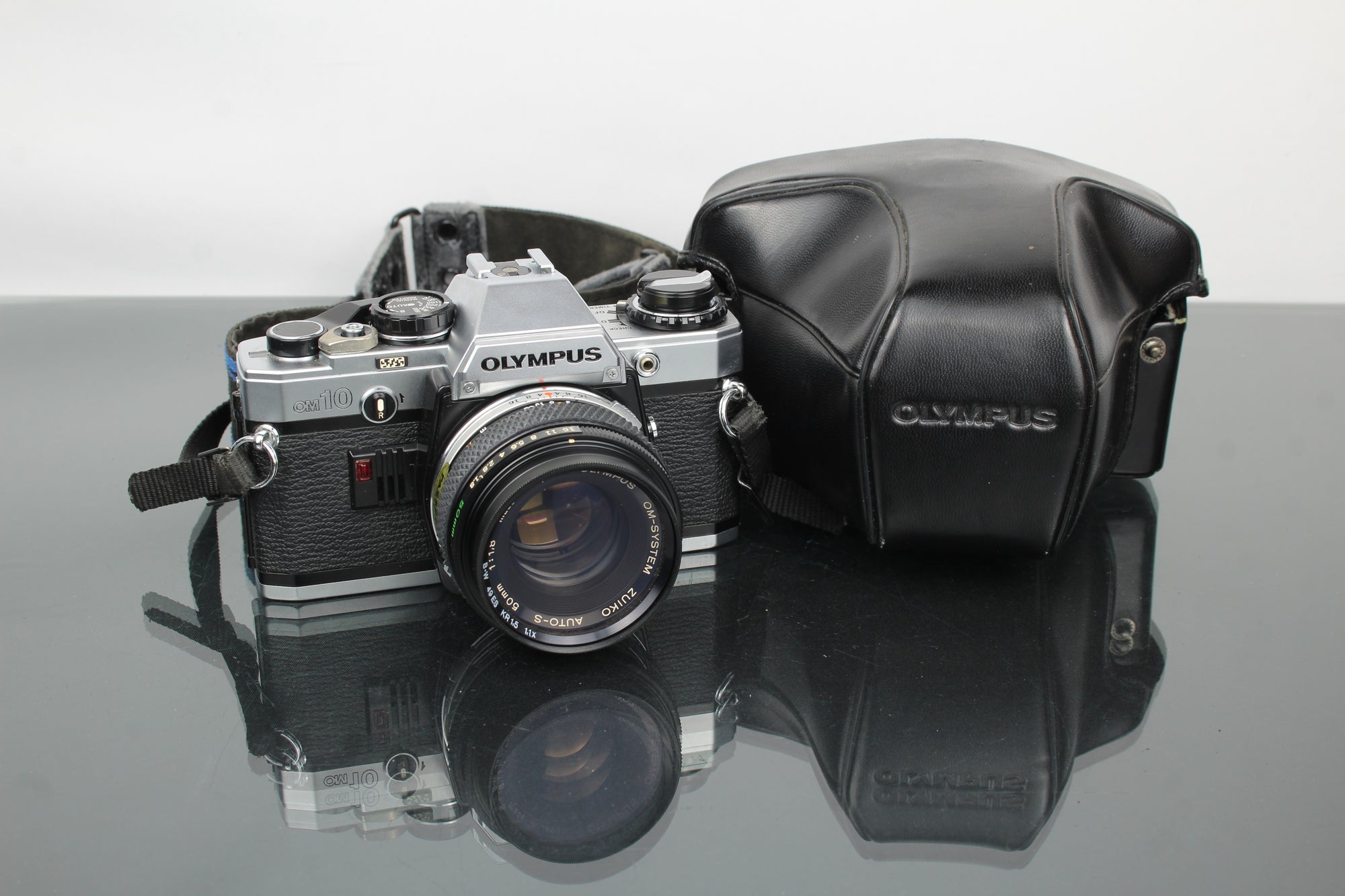 Olympus OM 10 + lente Olympus 50mm 1:1.8