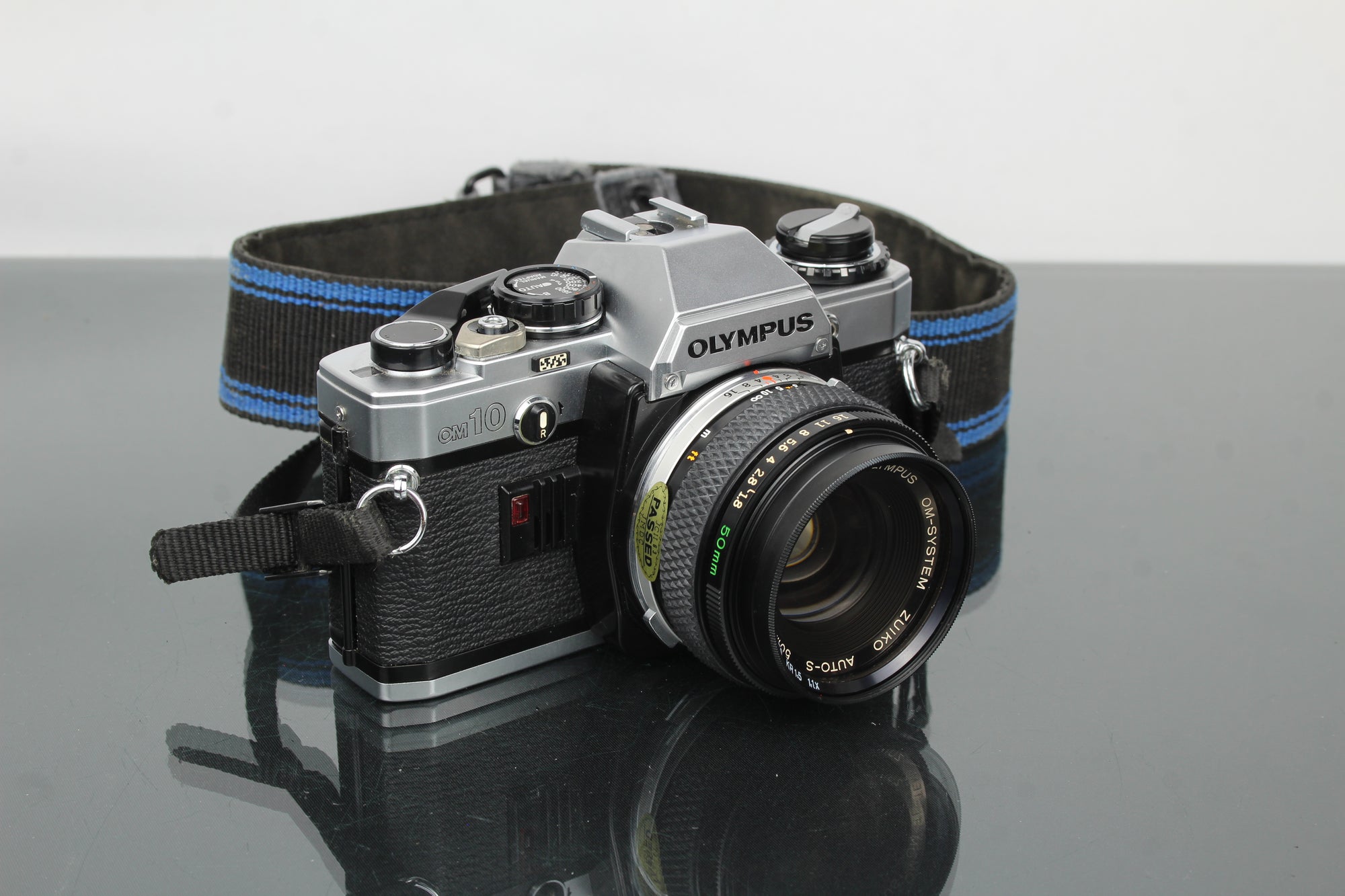 Olympus OM 10 + lente Olympus 50mm 1:1.8