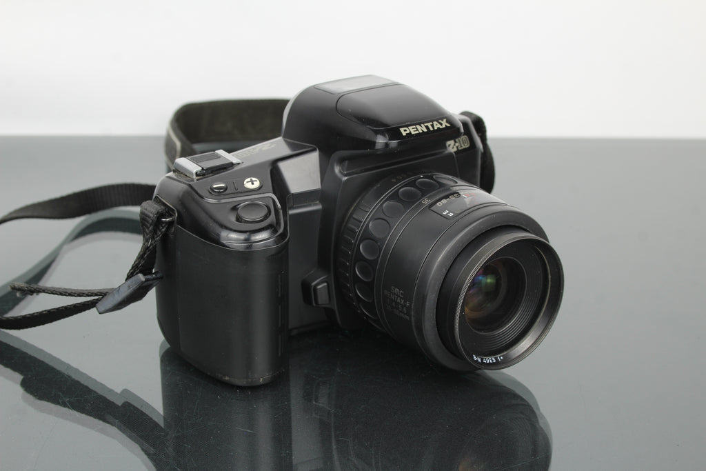 Pentax Z-10 + lente 1:4-5.6 35-80mm