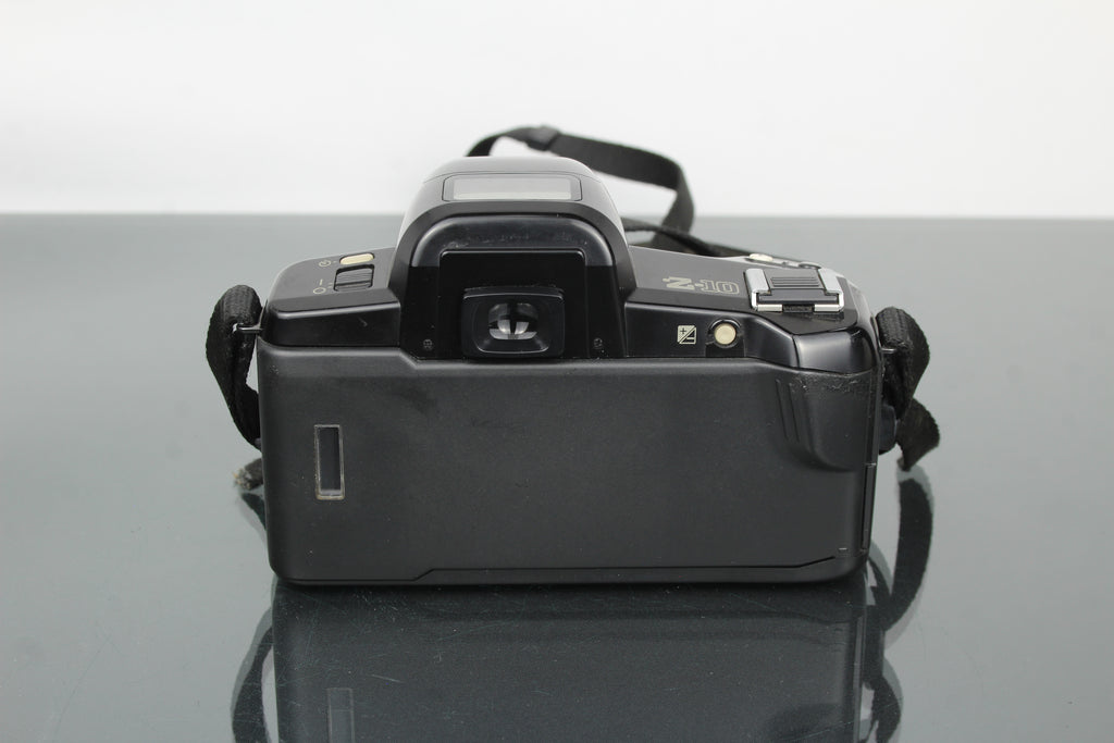 Pentax Z-10 + lente 1:4-5.6 35-80mm