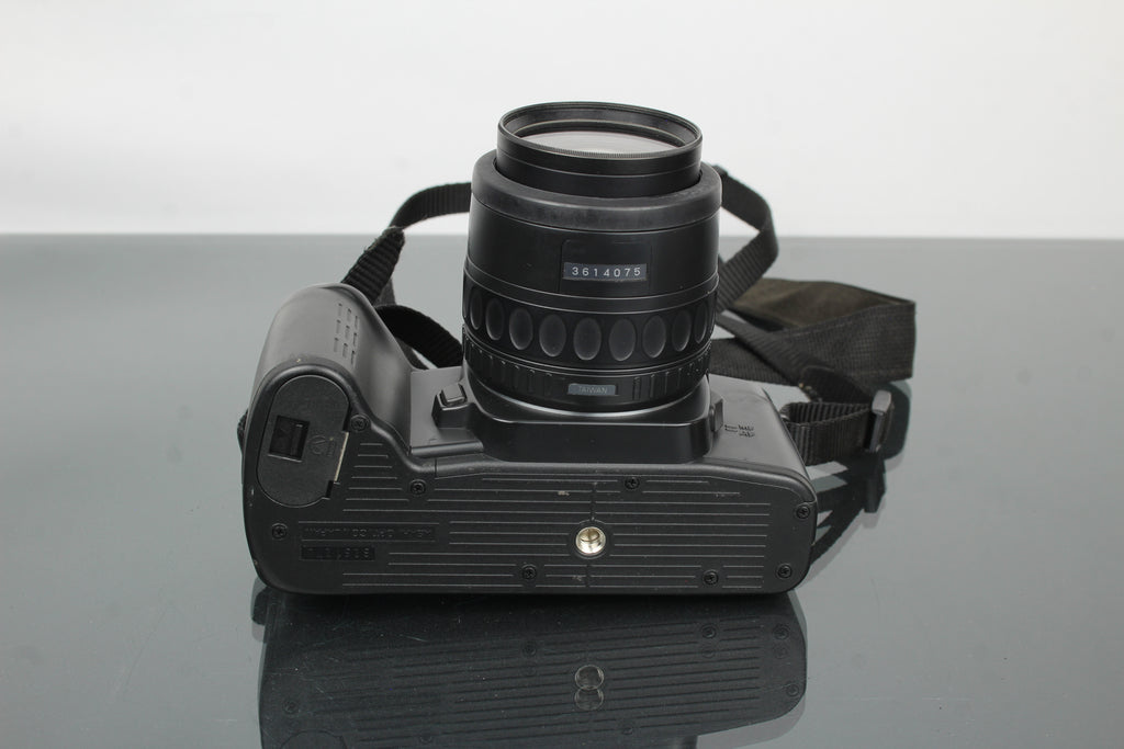 Pentax Z-10 + lente 1:4-5.6 35-80mm