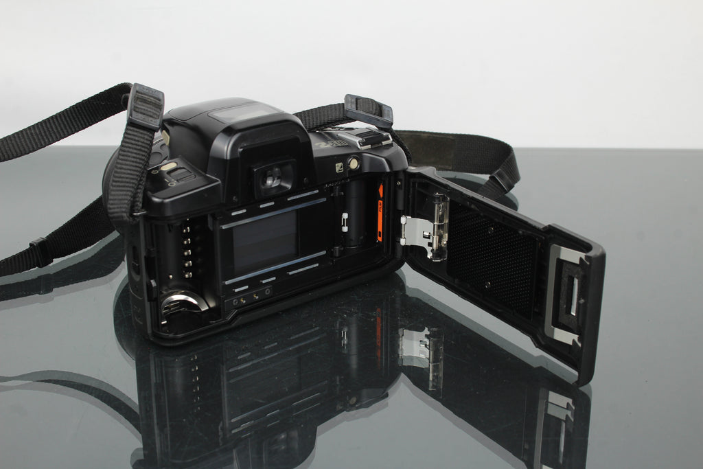 Pentax Z-10 + lente 1:4-5.6 35-80mm