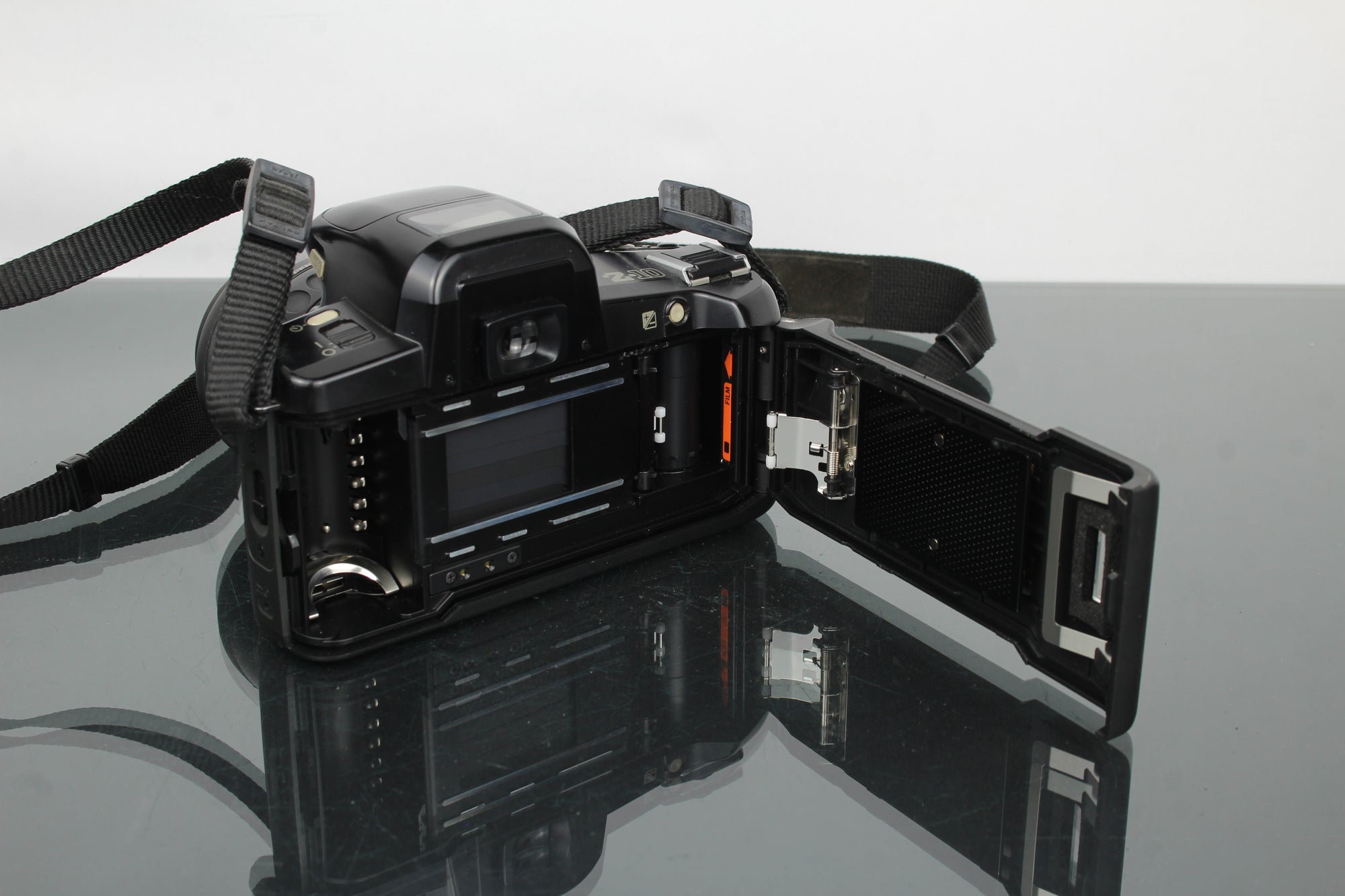 Pentax Z-10 + lente 1:4-5.6 35-80mm