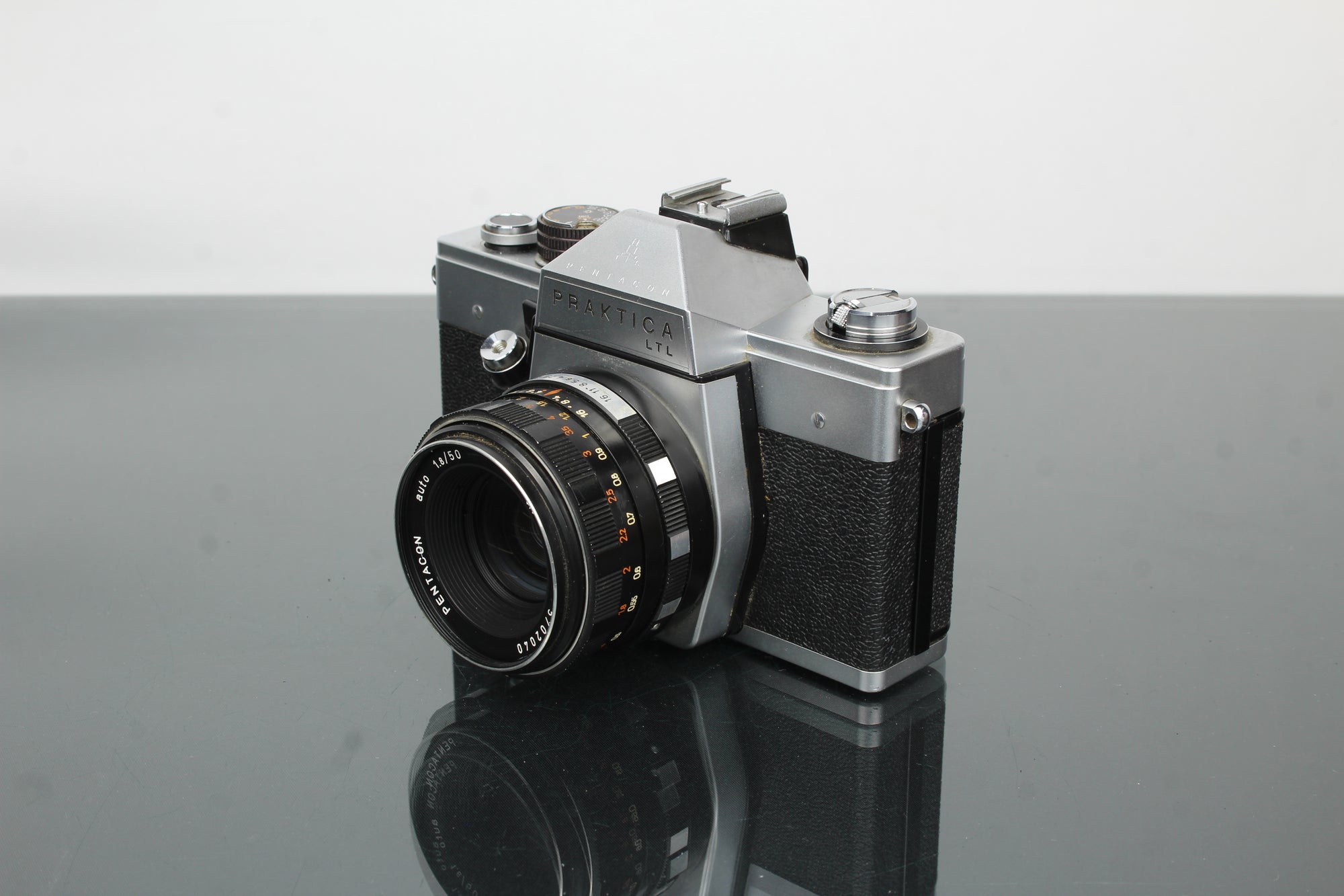 <tc>Praktica</tc> LTL + Lente Pentacon 1.8/50