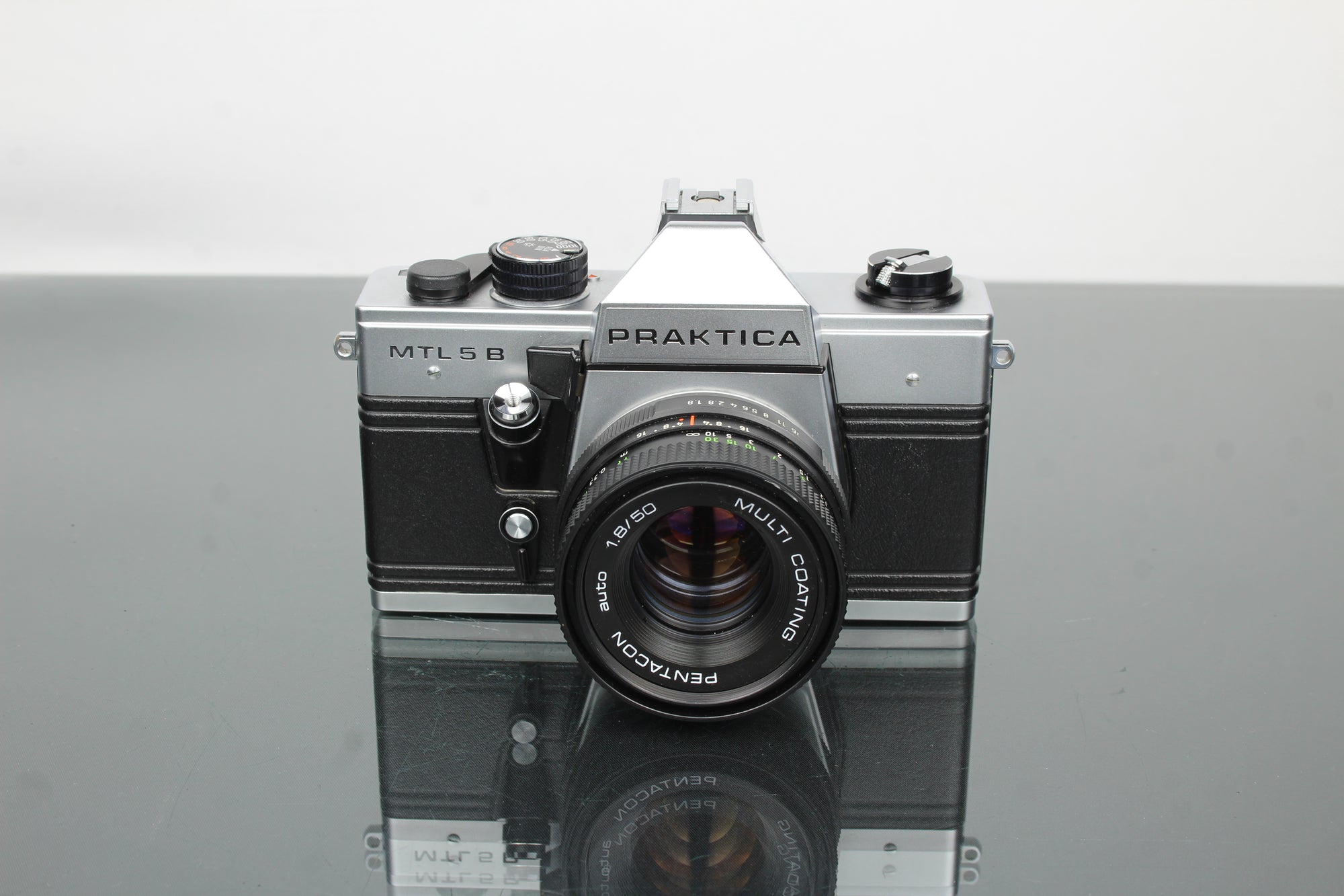 Praktika MLT 5 B + Lente Pentacon auto 1.8/50 (montagem M42)