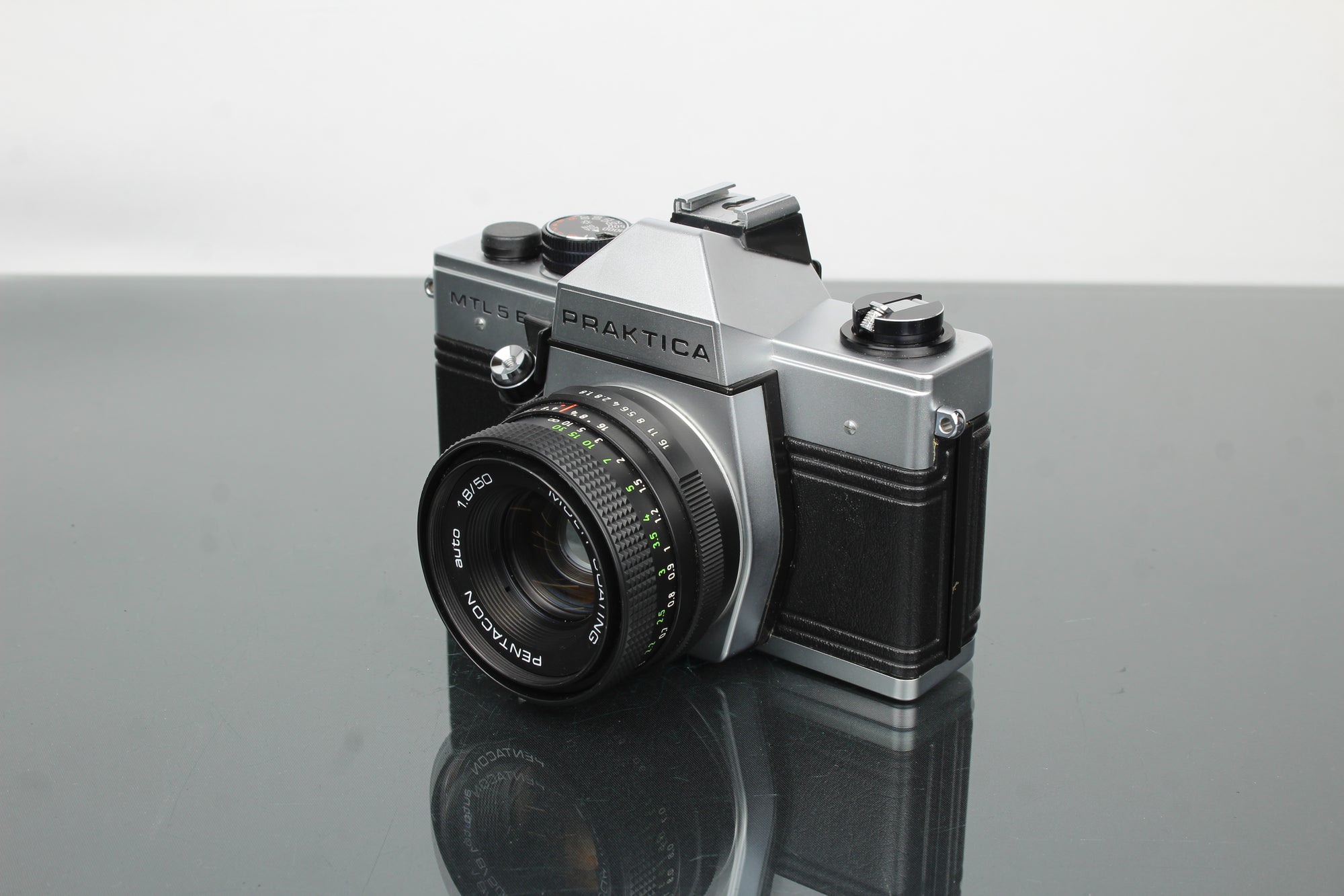 Praktika MLT 5 B + Lente Pentacon auto 1.8/50 (montagem M42)