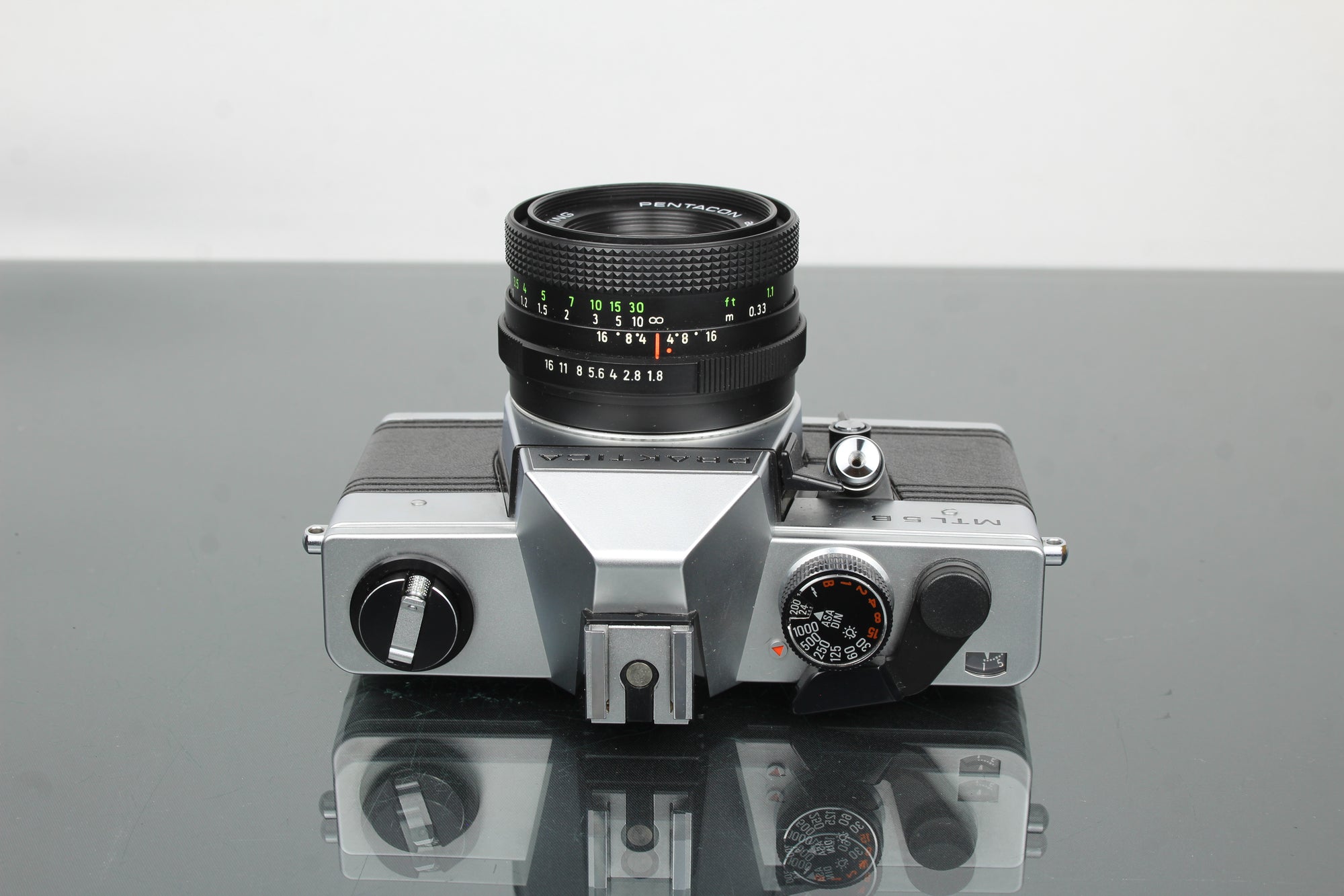 Praktika MLT 5 B + Lente Pentacon auto 1.8/50 (montagem M42)