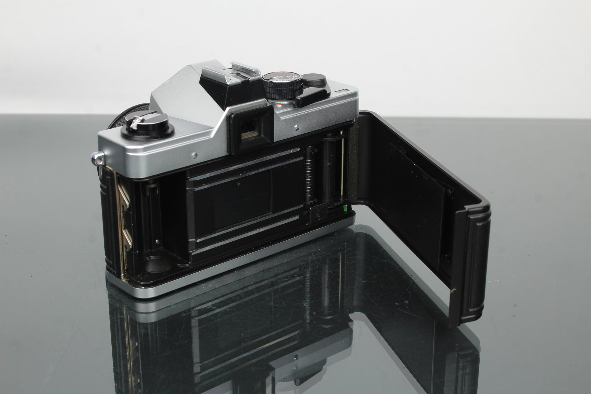 Praktika MLT 5 B + Lente Pentacon auto 1.8/50 (montagem M42)