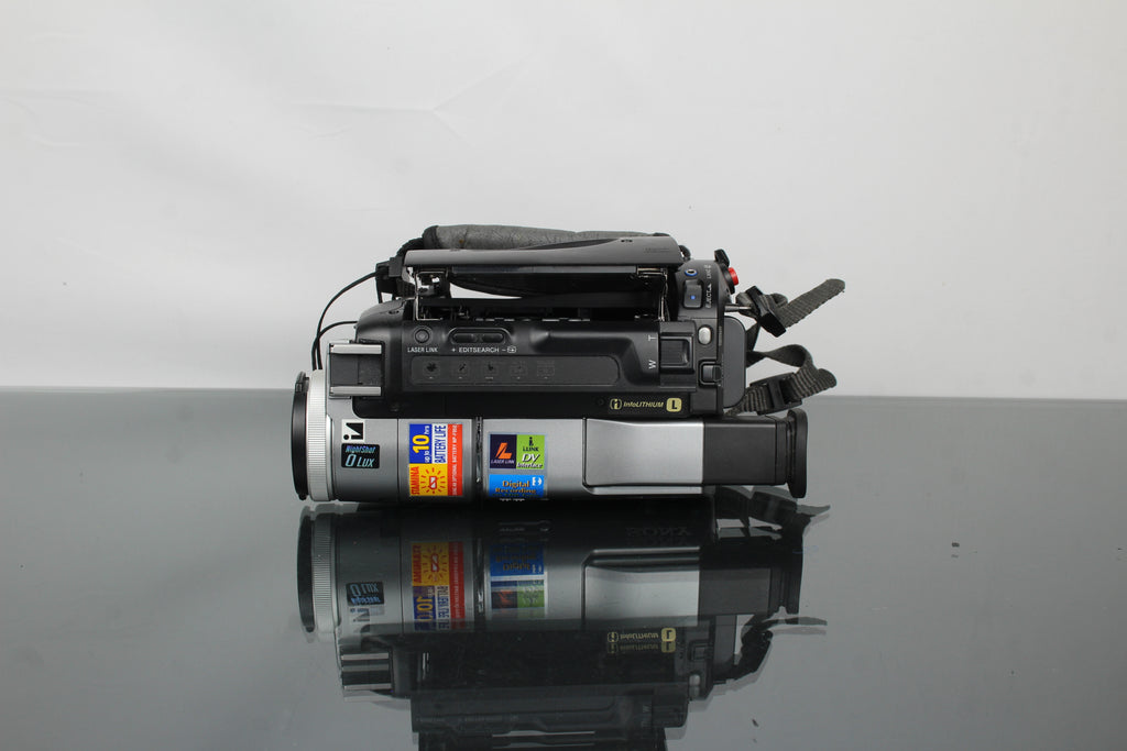 Sony Digital Handycam DCR-TR7000E Hi8