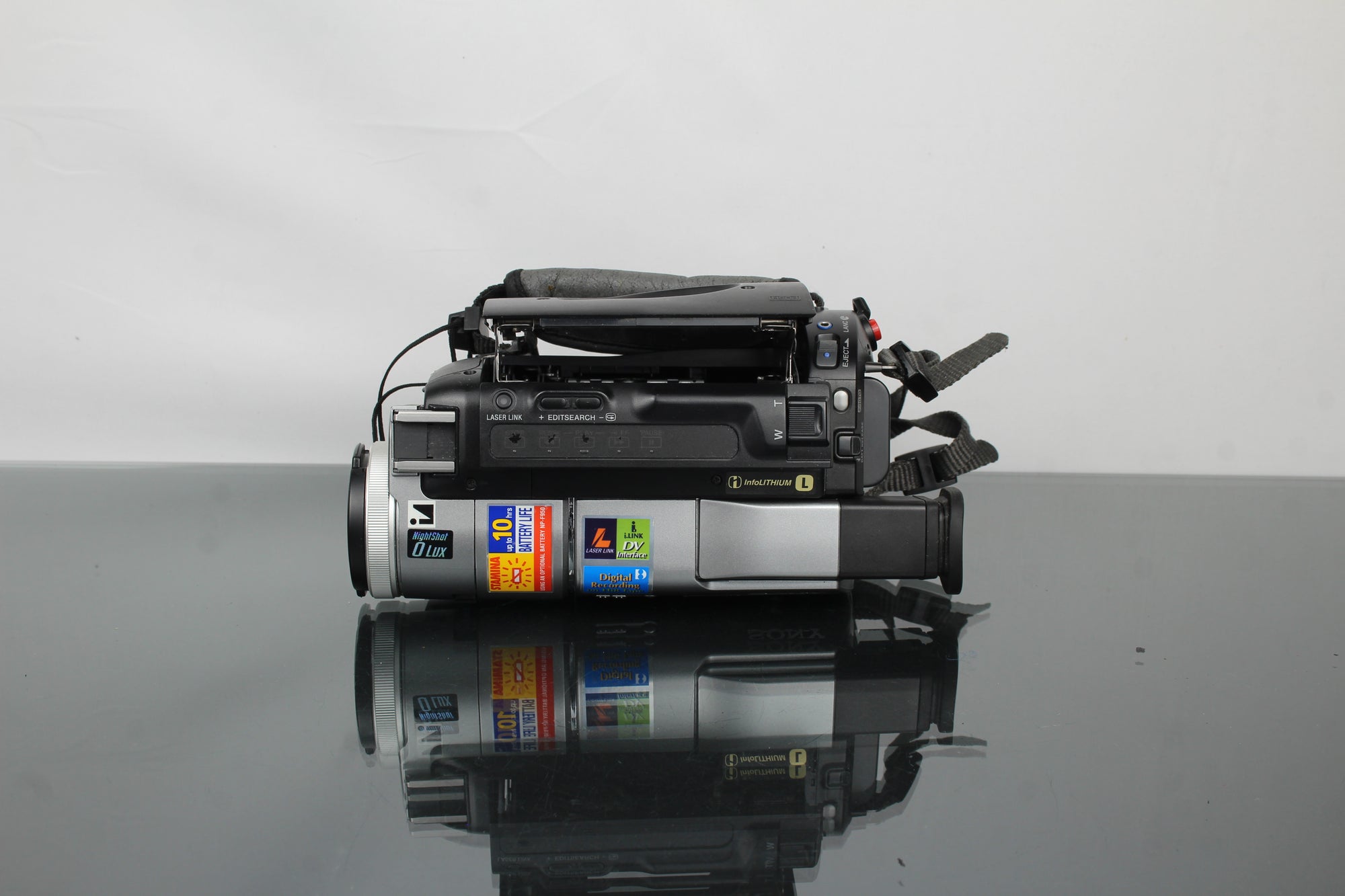 Sony Digital Handycam DCR-TR7000E Hi8