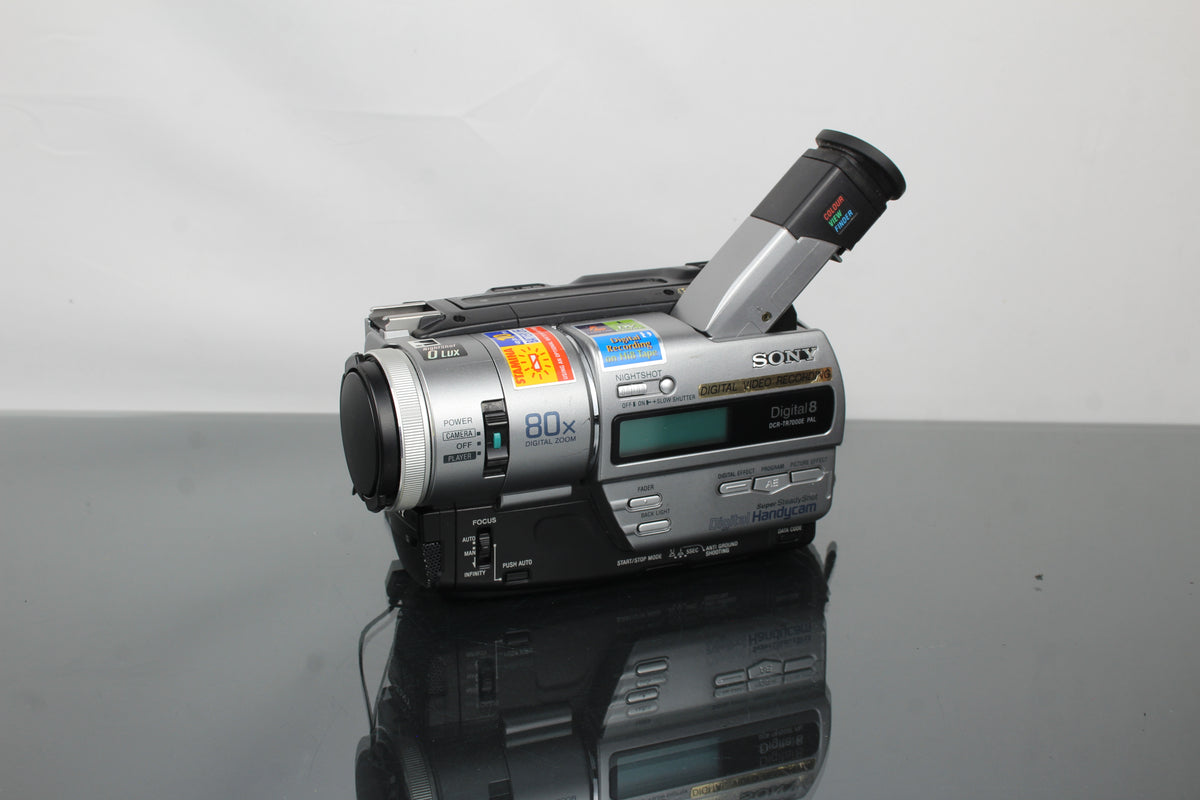 Sony Digital Handycam DCR-TR7000E Hi8