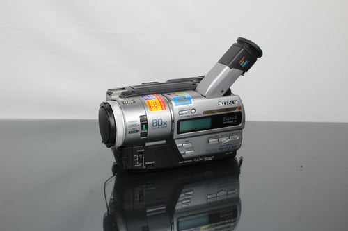 Sony Digital Handycam DCR-TR7000E Hi8