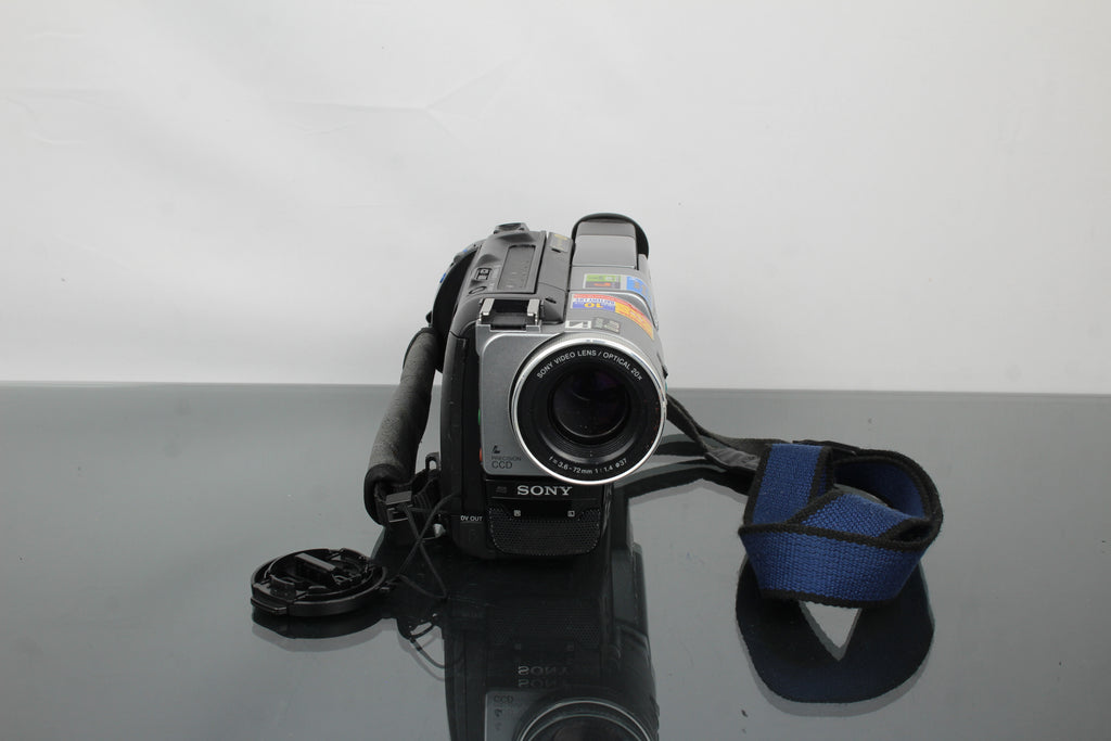 Sony Digital Handycam DCR-TR7000E Hi8