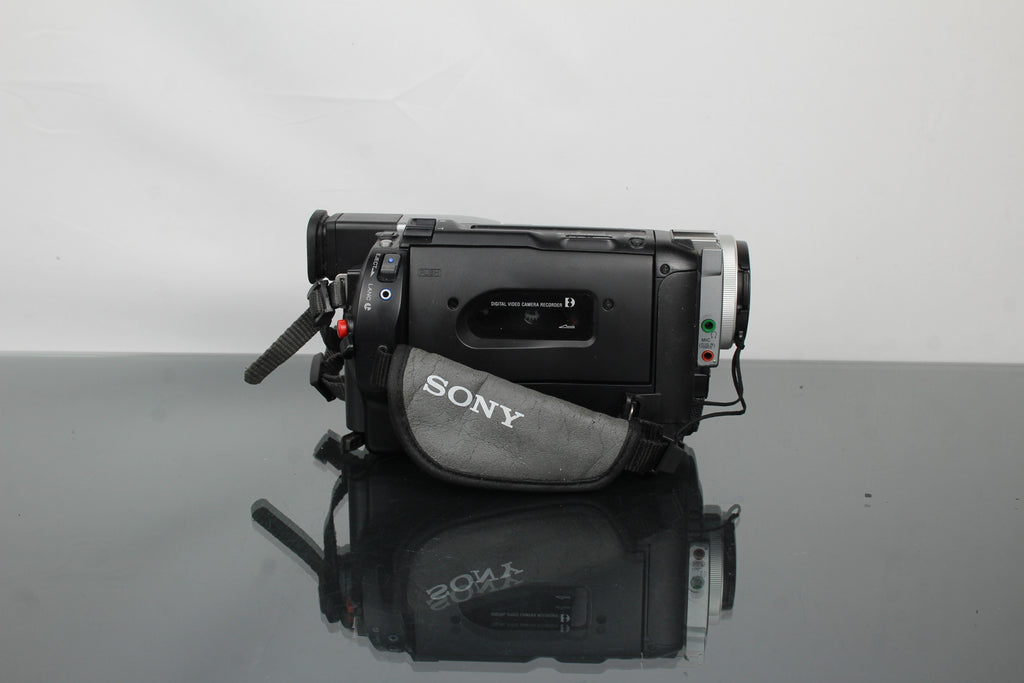 Sony Digital Handycam DCR-TR7000E Hi8