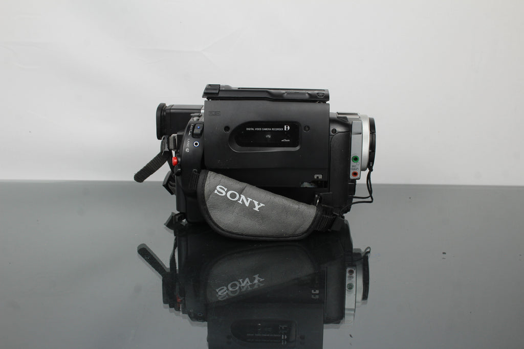 Sony Digital Handycam DCR-TR7000E Hi8