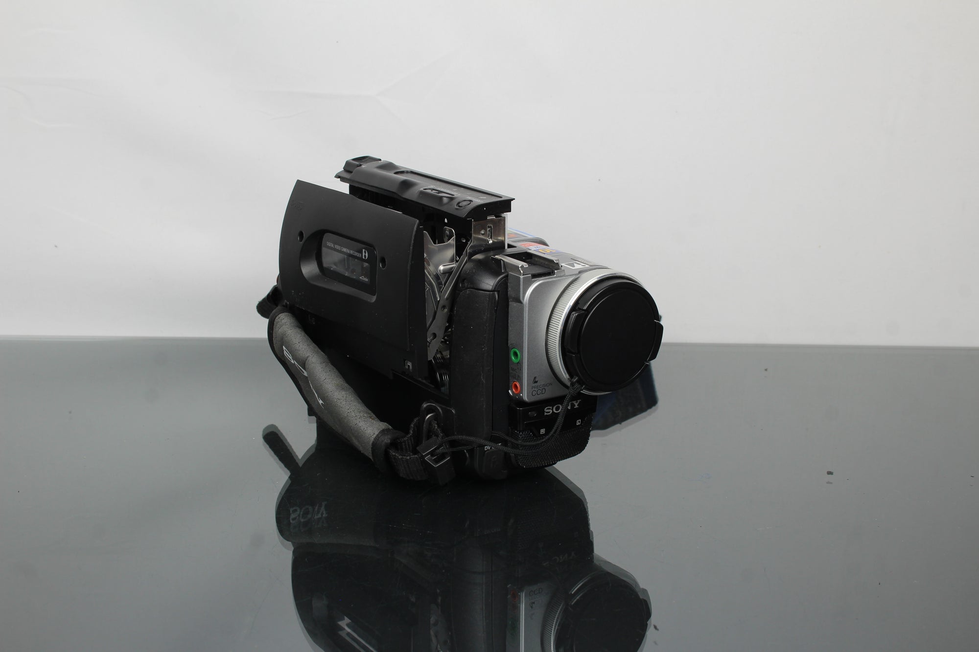 Sony Digital Handycam DCR-TR7000E Hi8
