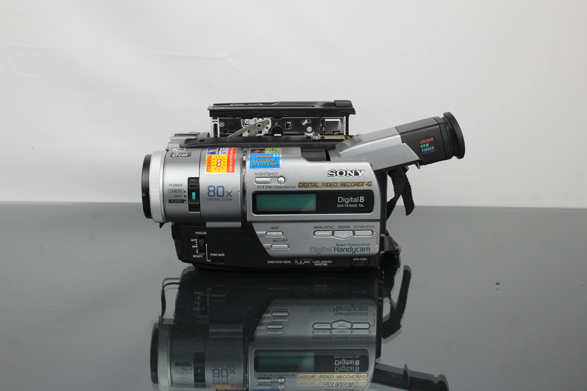 Sony Digital Handycam DCR-TR7000E Hi8
