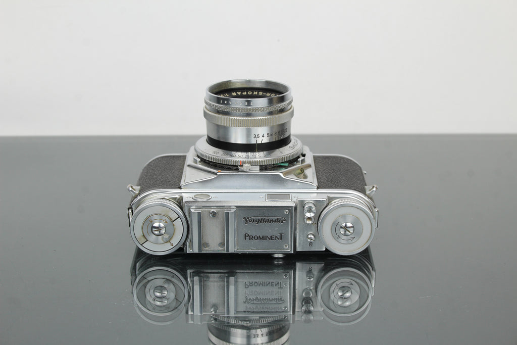 Voigtländer Prominent + lente 50mm f/1.5 Nokton