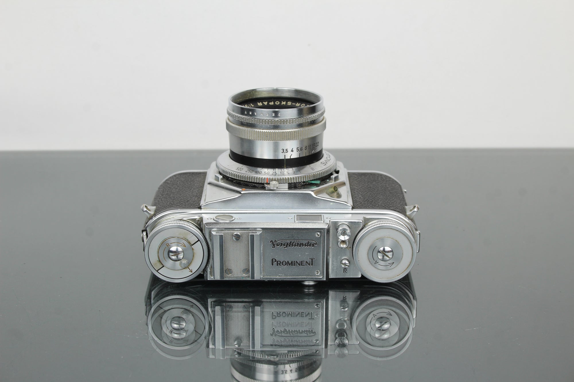 Voigtländer Prominent + lente 50mm f/1.5 Nokton