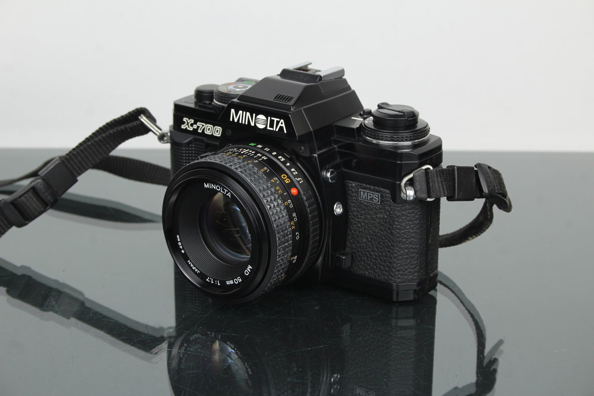 Minolta X-700 + lente MD 50mm 1:1.7