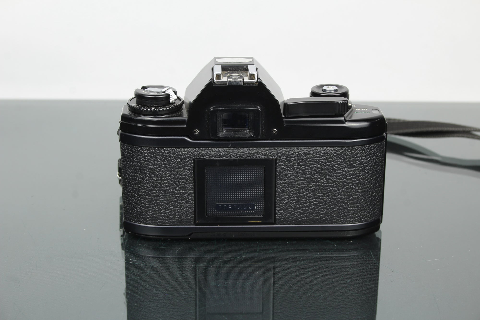 Nikon EM + 50mm 1:1.8 Series E lens