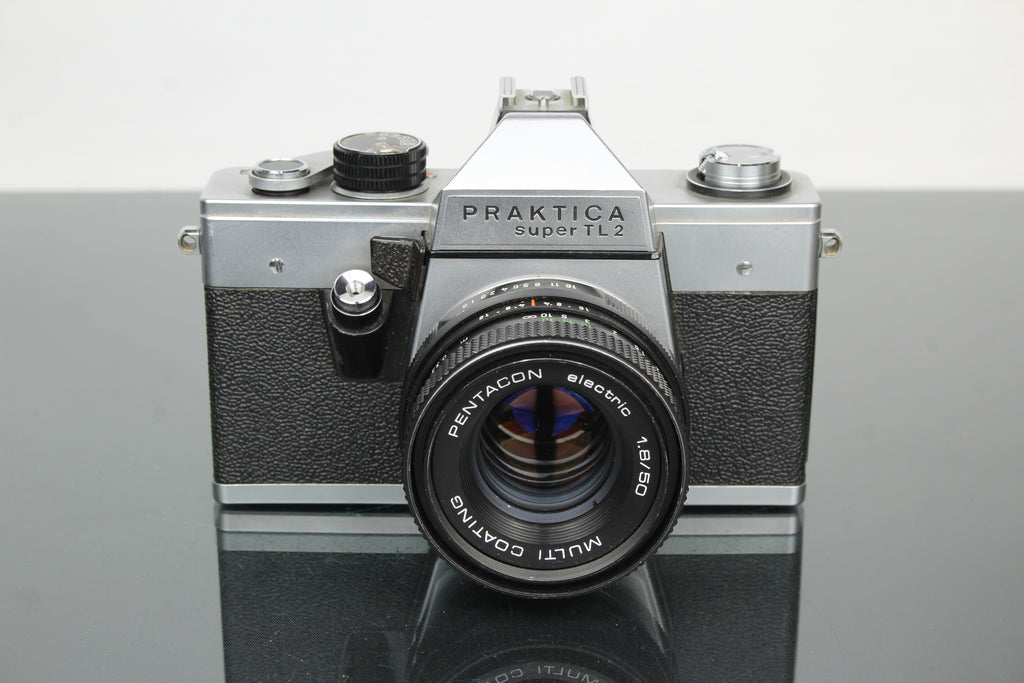 <tc>Praktica</tc> super TL2 + lente Pentacon elétrica 50mm 1.8 M42