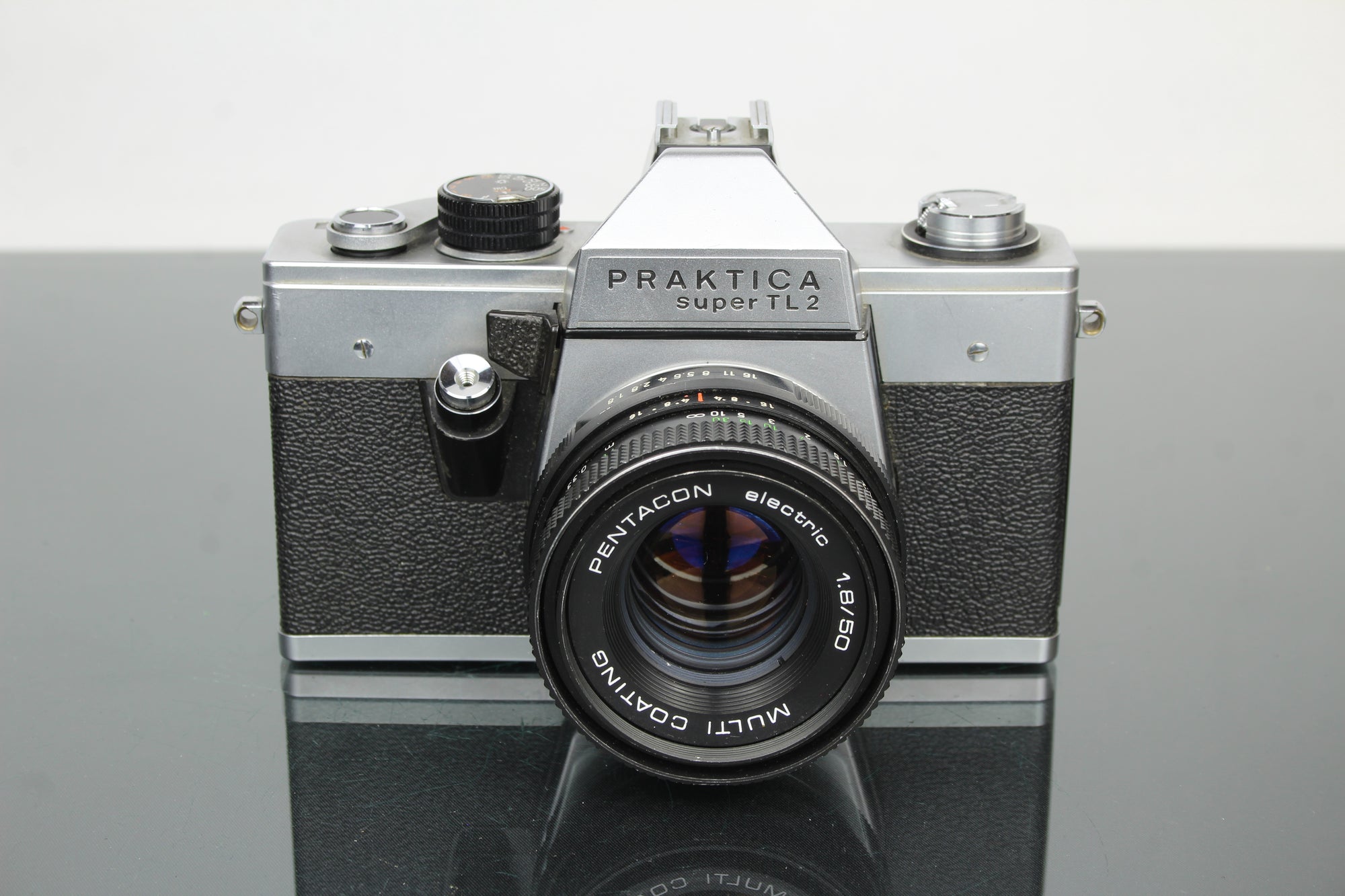 <tc>Praktica</tc> super TL2 + lente Pentacon elétrica 50mm 1.8 M42