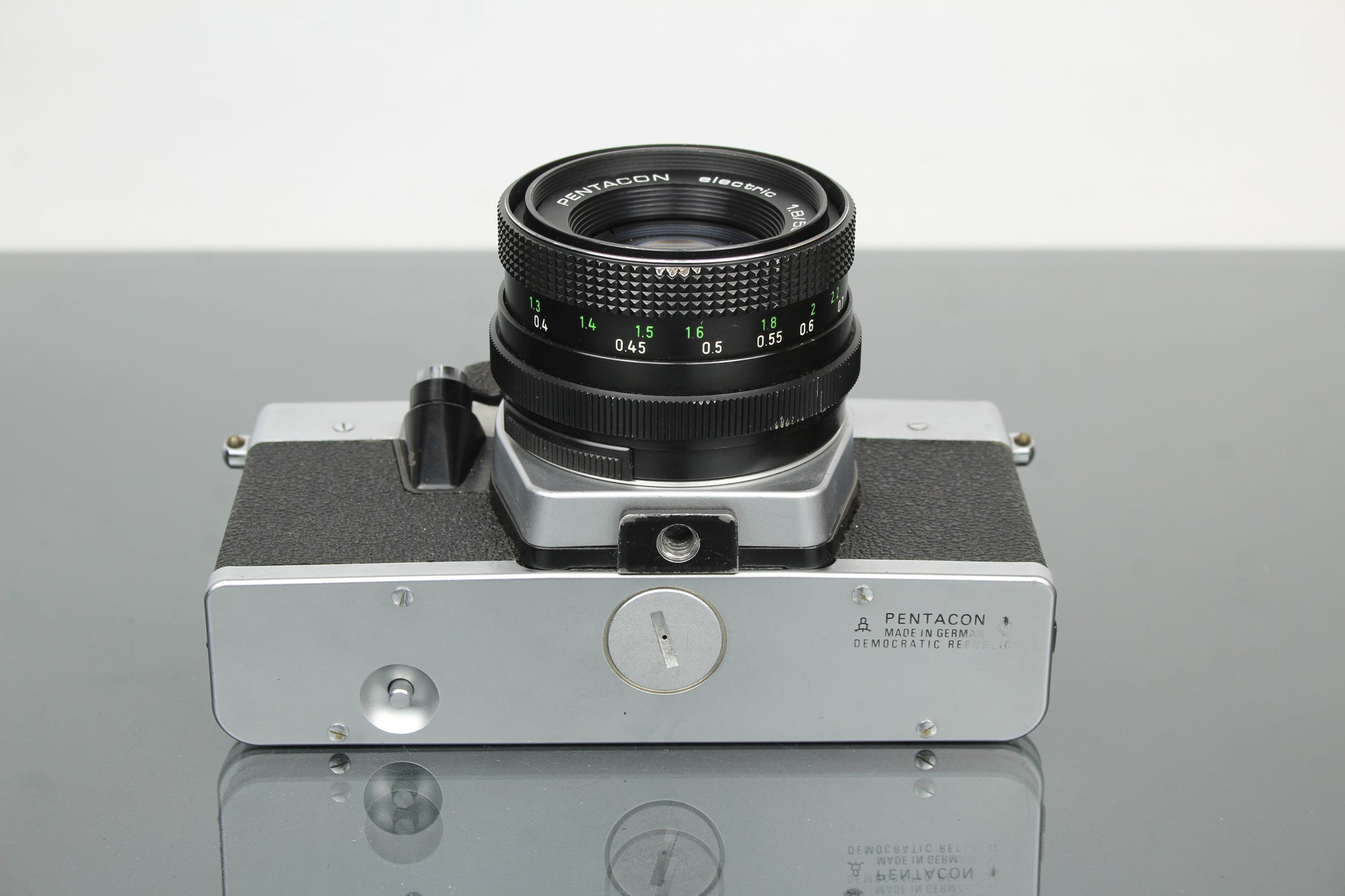 <tc>Praktica</tc> super TL2 + lente Pentacon elétrica 50mm 1.8 M42
