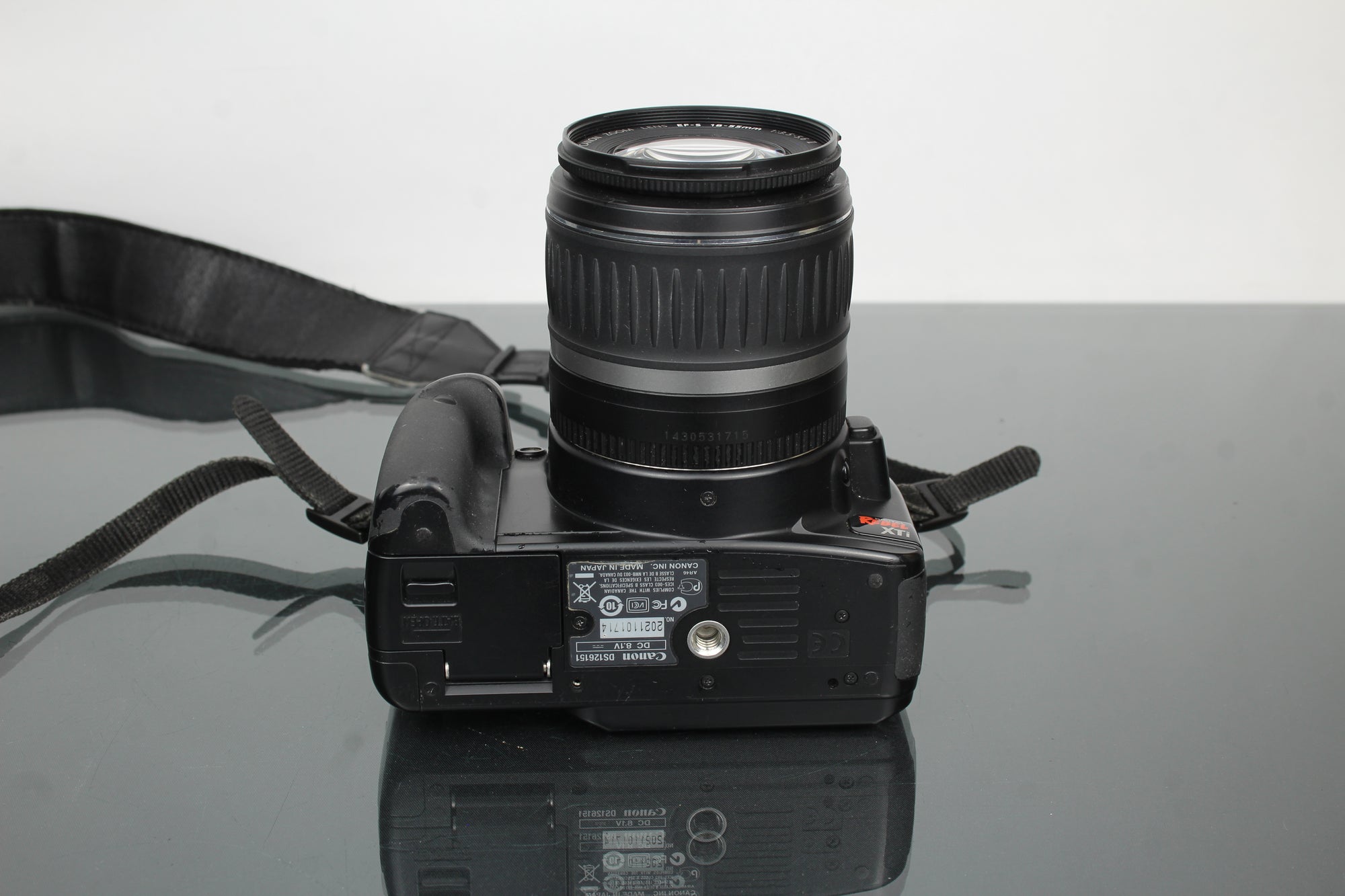 Canon EOS Rebel XTI + lente Canon EF-S 18-55mm 1:3.5-5.6