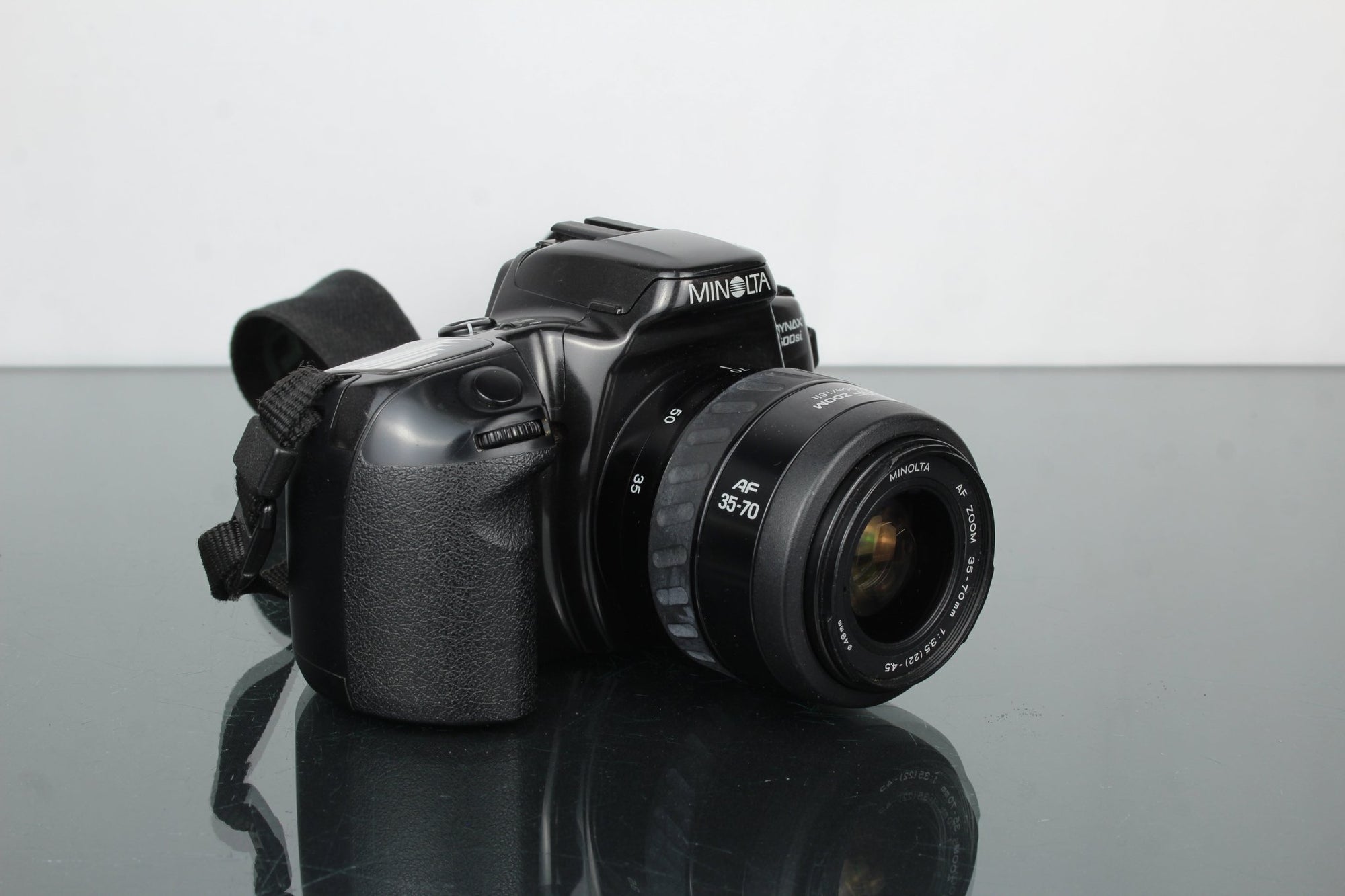 Minolta Dynax 500SI + Minolta AF Zoom 35 - 70MM 1:3.5 - Dutch|Thrift