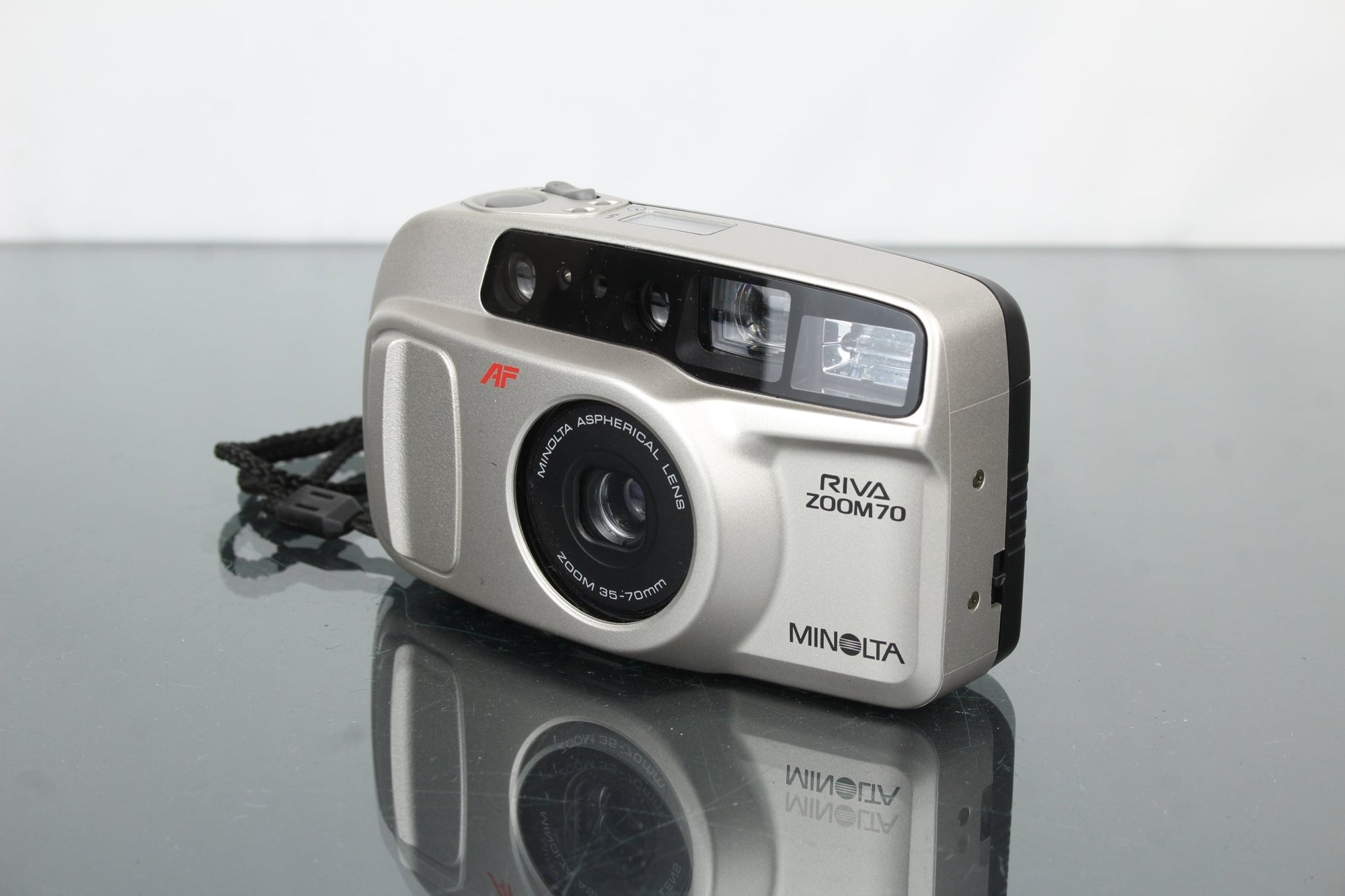 Minolta Riva Zoom 70 - Dutch|Thrift