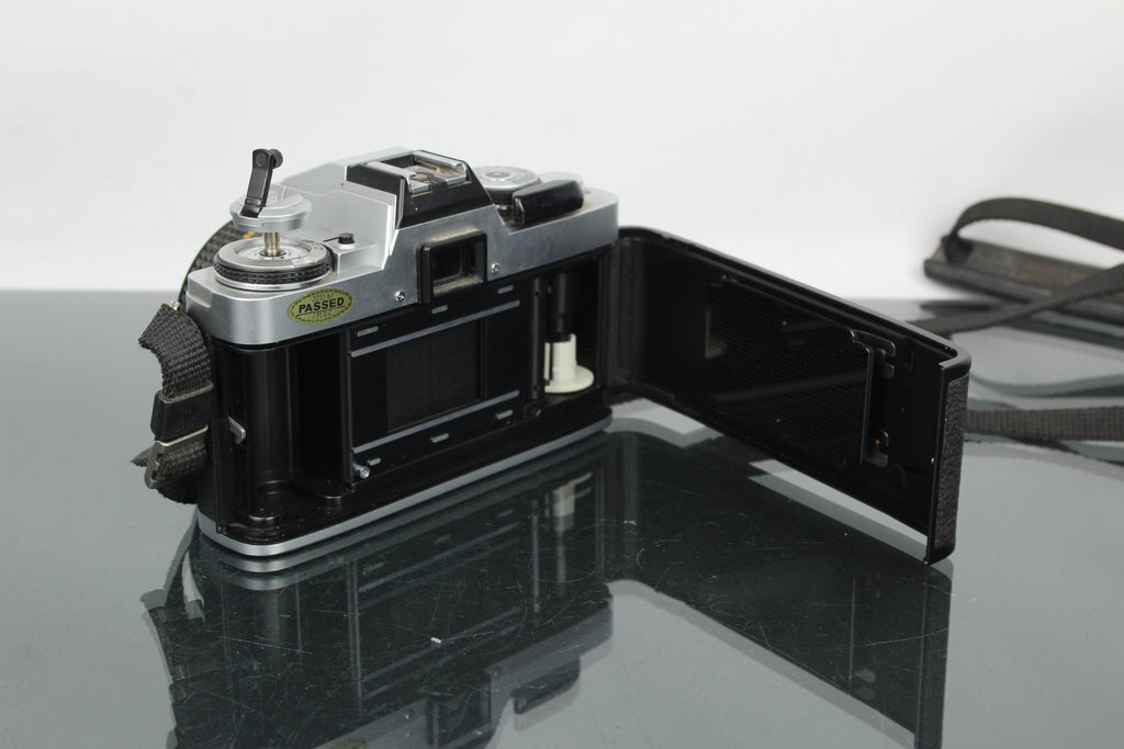 Minolta XG - M + Minolta MD 50mm 1:2 lens - Dutch|Thrift