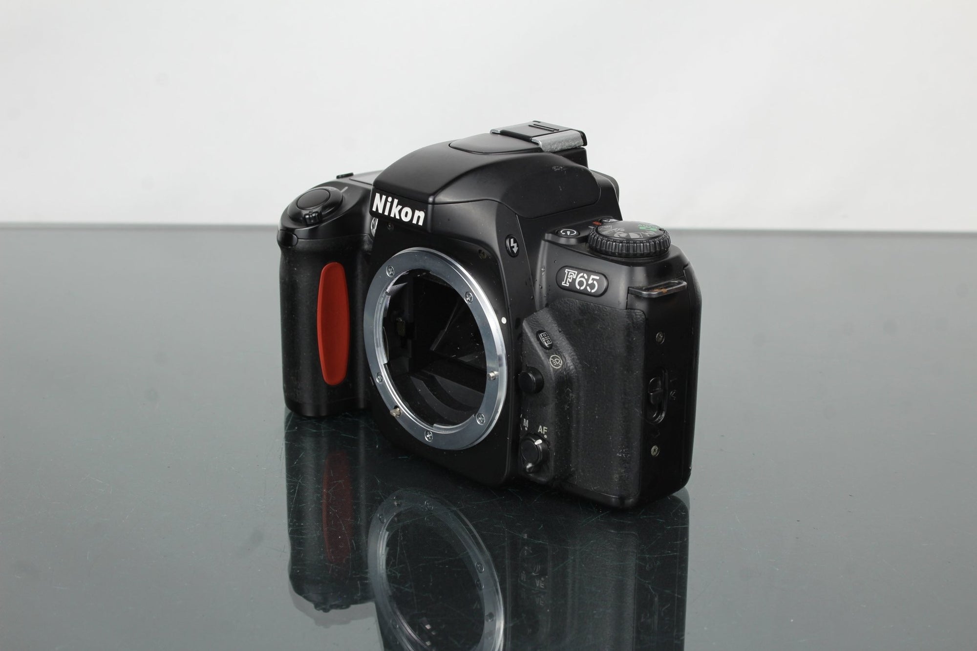 Nikon F65 - Dutch|Thrift
