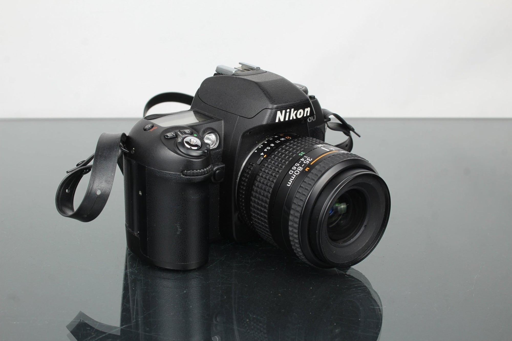 Nikon F80 + Nikon 35 - 80mm 1:4 - 5.6 lens - Dutch|Thrift