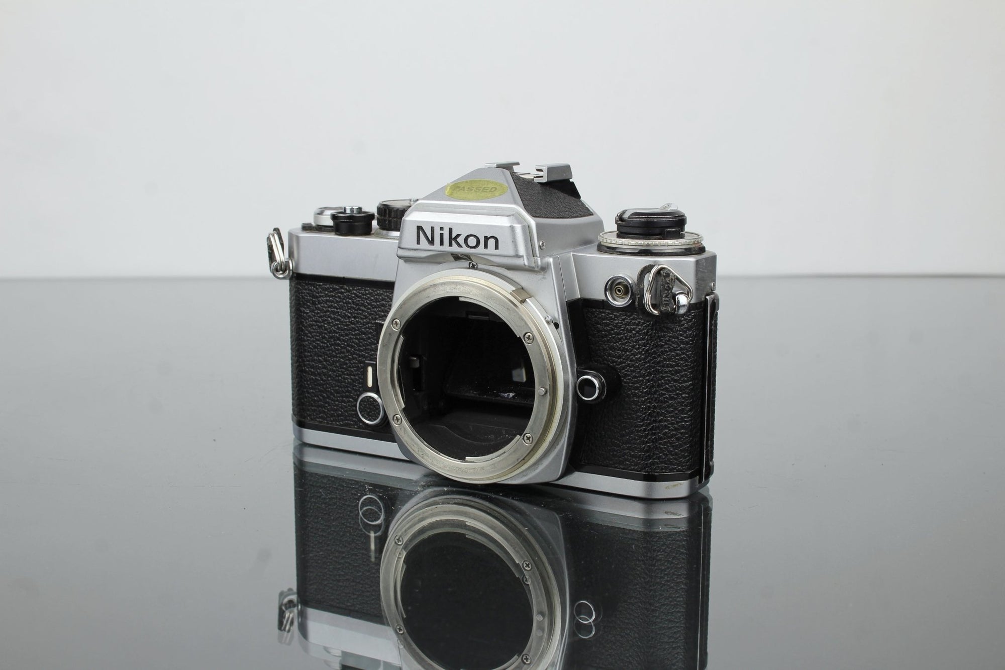 Nikon FE - Dutch|Thrift