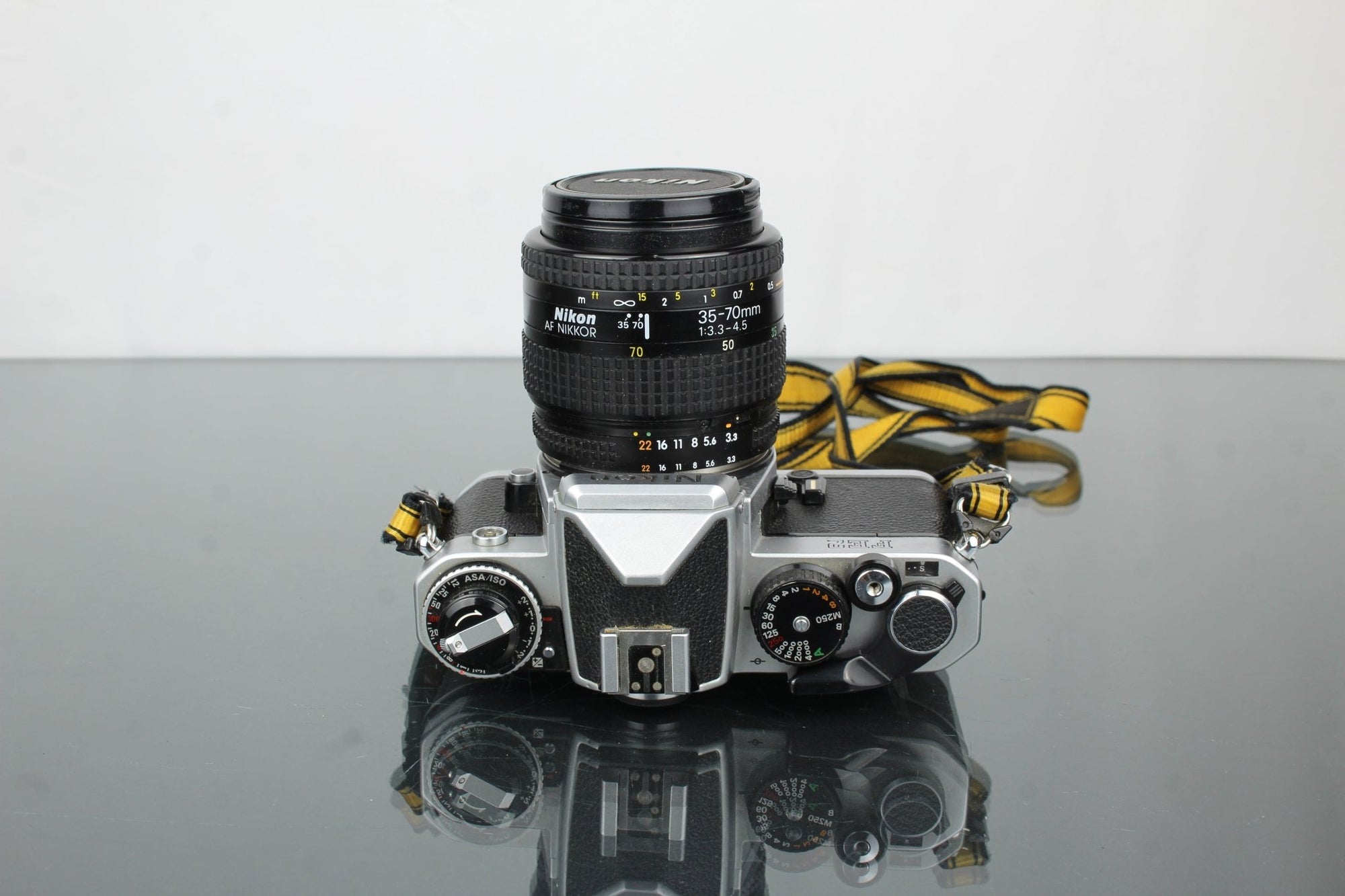 Nikon FE2 + Nikkor 35 - 70mm 1:3.3 - 4.5 lens - Dutch|Thrift