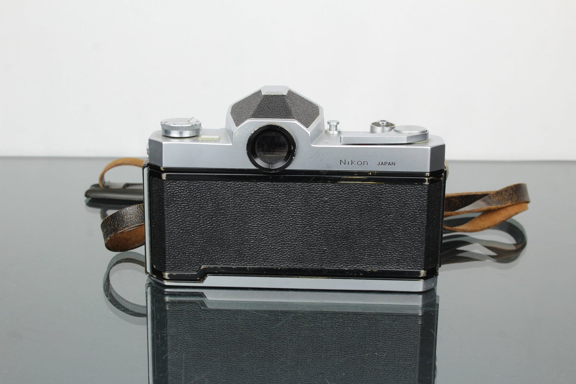 Nikon Nikkormat FT + Nikon Nikkor - H Auto 1:2 f=50mm - Dutch|Thrift