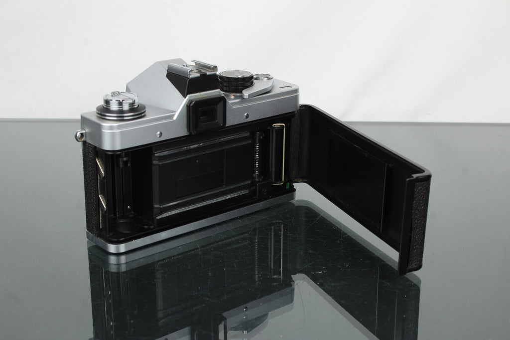 Praktica L + Domiplan 2.8/50 - Dutch|Thrift