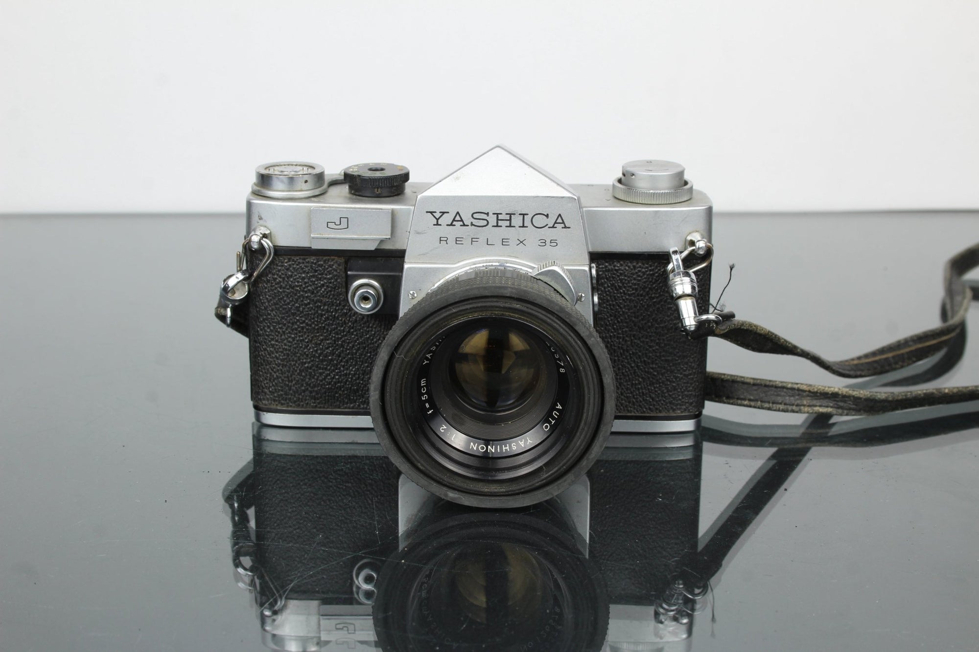 Yashica reflex 35 + Yashinon 1:2 5CM Lens - Dutch|Thrift