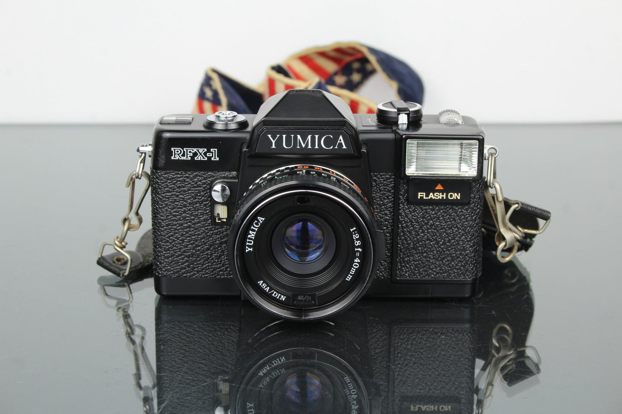 Yumica RFX - 1 + 2.8 40mm Yumica lens - Dutch|Thrift
