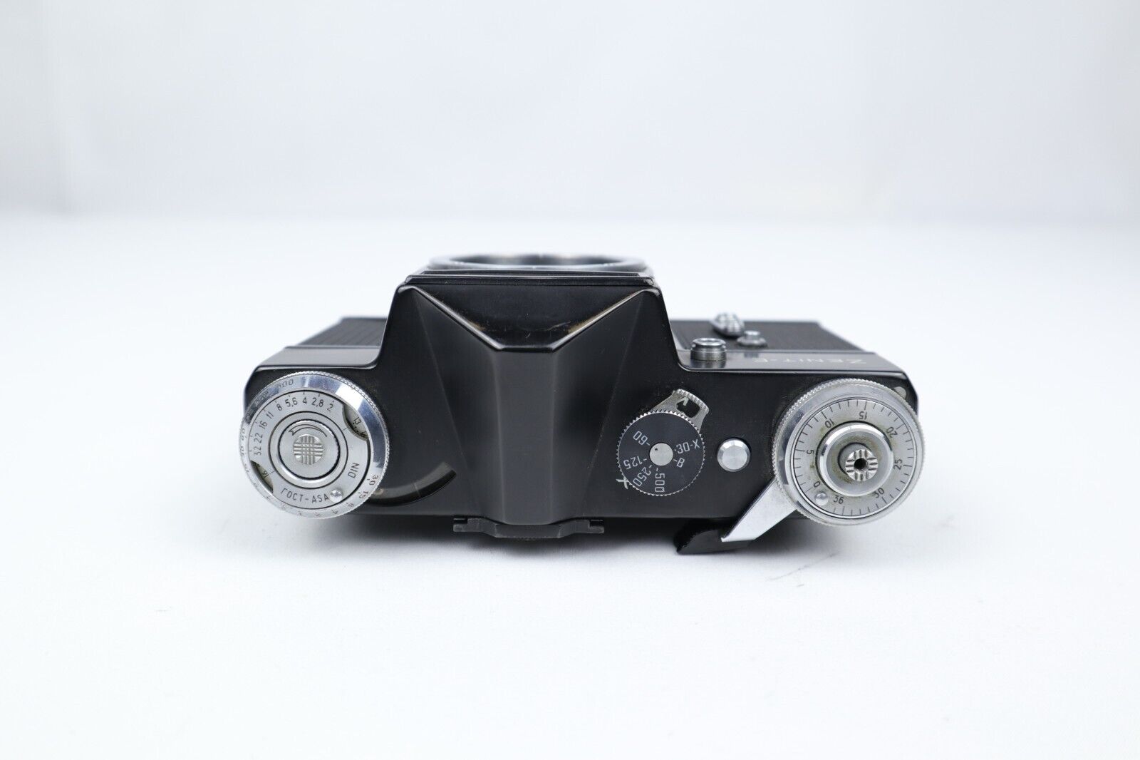Zenit E | 35mm SLR Film Camera | Body Only - Dutch|Thrift